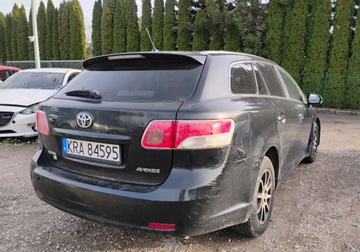 Toyota Avensis III Wagon 2.0 D-4D 126KM 2011 Toyota Avensis I rej 2012r, 2.0 Diesel. Lekko przetarty prawy bok. Jezdzi., zdjęcie 2
