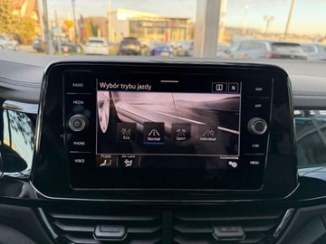 Volkswagen T-Roc I SUV Facelifting 2.0 TSI 190KM 2022 Volkswagen T-Roc 2.0 TSI DSG 4MOTION 190KM STYLE Kamera ACC Matrix ASO Sal, zdjęcie 29