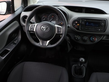 Toyota Yaris III Hatchback 5d Facelifting 2017 1.5 Dual VVT-iE 111KM 2018 Toyota Yaris 1.5 Dual VVT-i, Salon Polska, GAZ, zdjęcie 6