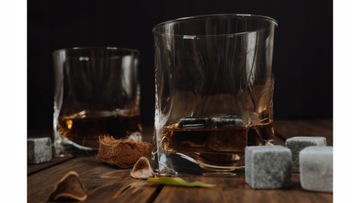 НАБОР ИЗ 12 КАМНЕЙ ДЛЯ ЛЬДА ДЛЯ ВИСКИ В ДЕРЕВЯННОЙ ПОДАРОЧНОЙ КОРОБКЕ