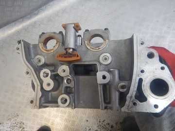 JAGUAR S-TYPE 4.2 V8 PRAVÁ HLAVA