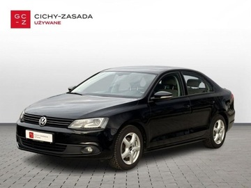 Volkswagen Jetta VI Sedan Facelifting 1.4 TSI 125KM 2014 Volkswagen Jetta VATmarza Salon PL pelen serwis ASO od Dealera LED