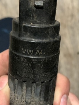 AUDI A3 8P PUMPIČKA NÁDRŽE OSTŘIKOVAČŮ 1K6955651