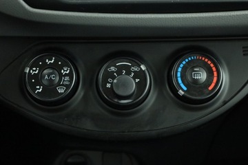 Toyota Yaris III Hatchback 5d Facelifting 2017 1.5 Dual VVT-iE 111KM 2018 Toyota Yaris 1.5 Dual VVT-i, Salon Polska, zdjęcie 9