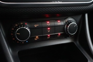 Mercedes Klasa A W176 Hatchback 5d 1.6 180 BlueEFFICIENCY 122KM 2014 Mercedes A A 180, Klima, zdjęcie 16