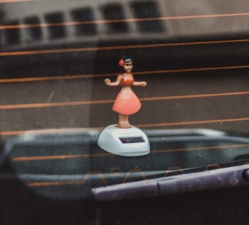 СОЛНЕЧНАЯ ИГРУШКА ТАНЦУЮЩАЯ КУКЛА ХУЛА ГАВАЙИ