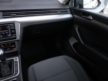 Volkswagen Passat B8 Limousine Facelifting 1.5 TSI EVO 150KM 2021 VW Passat 1.5 TSI, Salon Polska, Automat, Klima, zdjęcie 7