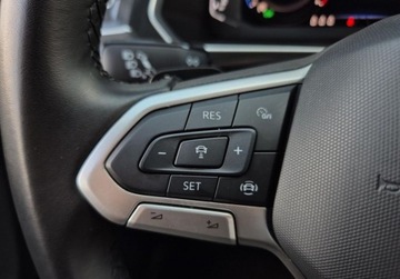 Volkswagen Tiguan II SUV Facelifting 2.0 TDI 150KM 2021 Volkswagen Tiguan Life 2.0TDI 150KM DSG App Connet Czuj Park. Pod.Fotele T, zdjęcie 18
