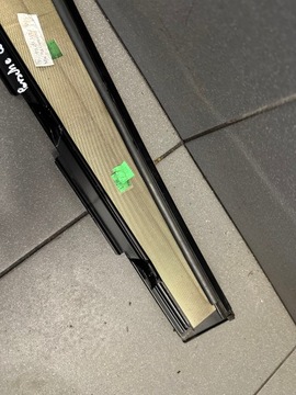 KRYT SLOUPU DVEŘE LEVÝ PŘEDNÍ PORSCHE CAYENNE 7P 7P5853317E