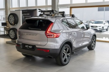 Volvo XC40 Crossover Facelifting 2.0 B3 163KM 2025 Volvo XC 40 Plus Dark B3 Mild Hybrid Benzyna, zdjęcie 9