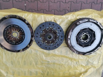 3450-0R010 KOLO DVOUHMOTNÉ SPOJKA 2.2D4D TOYOTA