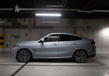 BMW X6 G06 2025 BMW X6 xDrive30d, Panorama, Pneumatyka, Hak, Pakiet Innowacji, 22 Cale 3.0, zdjęcie 13