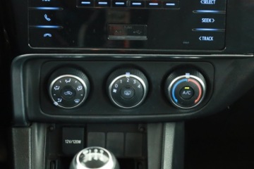 Toyota Corolla XI Sedan Facelifting 1,33 Dual VVT-i 99KM 2017 Toyota Corolla 1.3 Dual VVT-i, Salon Polska, zdjęcie 8