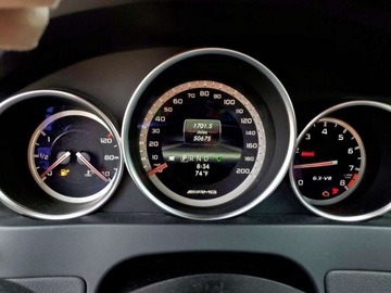 Mercedes Klasa C W205 2013 Mercedes-Benz Klasa C 63 AMG 2013 6.2l 6.2 Benzyna 451KM, zdjęcie 9