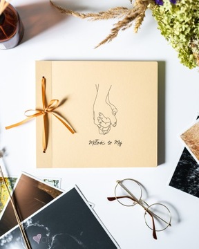 Бежевый традиционный фотоальбом для наклеенных фотографий LOVE IS US