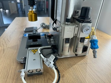 CC-1000 ПОЛУАВТОМАТИЧЕСКАЯ Укупорочная машина