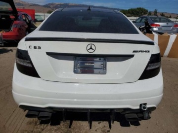 Mercedes Klasa C W205 2013 Mercedes-Benz Klasa C 63 AMG 2013 6.2l 6.2 Benzyna 451KM, zdjęcie 2