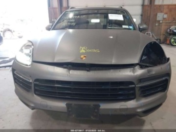 Porsche Cayenne III 2021 Porsche Cayenne E-HYBRID 2021, od ubezpieczalni 3.0 Benzyna 335KM, zdjęcie 2