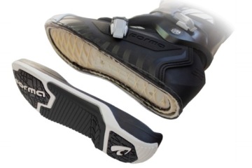 Кроссовки Forma PILOT BLACK/RED/WHITE 43