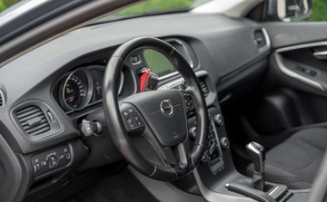 Volvo V40 II Hatchback 2.0 T2 DRIVE-E 122KM 2016 Volvo V40 Volvo V40 T2 Drive-E Kinetic 2.0 Benzyna 122KM, zdjęcie 24