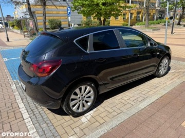 Opel Astra J Hatchback 5d 1.6 Twinport ECOTEC 115KM 2010 Opel Astra Opel Astra 1.6 Benzyna 115KM, zdjęcie 30