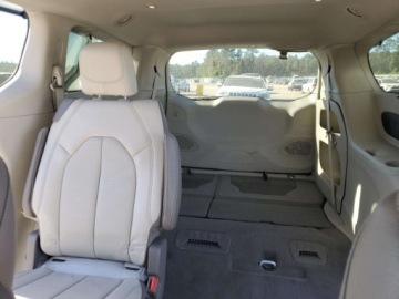 Chrysler Pacifica II 2018 Chrysler Pacifica Touring L 2018 3.6L 3.6 Benzyna 287KM, zdjęcie 10