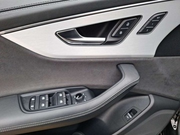 Audi Q8 SUV 3.0 45 TDI 231KM 2022 Audi Q8 S-Line Matrix Pneumatyka 3.0 Diesel 231KM, zdjęcie 13