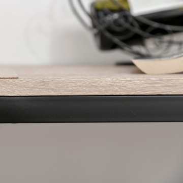 Набор барных столов: обеденный стол из 3 предметов и 2 барных стула, кухонная стойка.