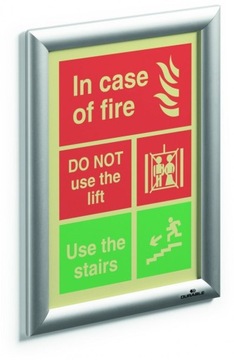 Прочная рамка на защелках формата А4, алюминий, серебристый цвет.