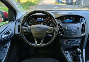 Ford Focus III Sedan Facelifting 1.0 EcoBoost 100KM 2015 Ford Focus Ford Focus 1.0 EcoBoost 99g Trend Benzyna 100KM, zdjęcie 5
