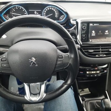 Peugeot 2008 I SUV Facelifting 1.2 PureTech 82KM 2018 Peugeot 2008 ALLURE rok 2018, benzyna, WYMIENIONY ROZRZĄD !!, zdjęcie 6