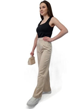 КОСТЮМ ЖЕНСКИЙ современный, бежевый, короткая куртка и широкие брюки, размер L.