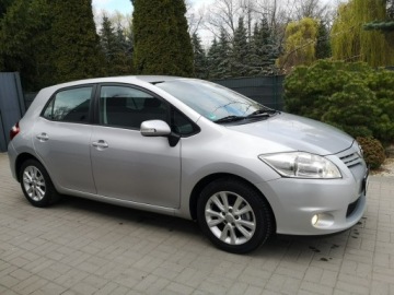 Toyota Auris I Hatchback 5d Facelifting 1.6 Valvematic 132KM 2011 Toyota Auris 1.6 Benzyna 132KM Klimatr LIFT Isofix, zdjęcie 3