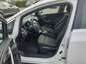 Opel Astra J Sports Tourer 1.4 Turbo ECOTEC 140KM 2012 Opel Astra 1,4 benzyna 140KM zarejestrowany, zdjęcie 4