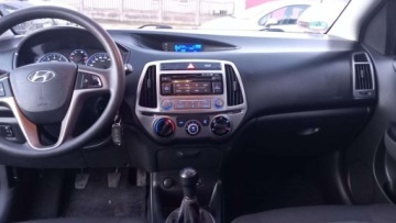 Hyundai i20 I Hatchback 5d Facelifting 1.2 DOHC 85KM 2013 Hyundai i20 HYUNDAI I 20 benzyna klimatyzacja 1.2 Benzyna 86KM, zdjęcie 5