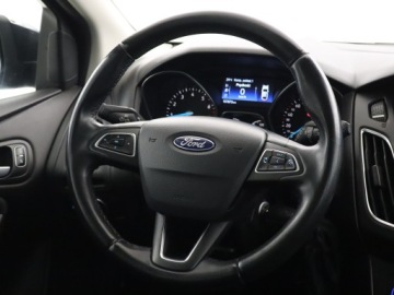 Ford Focus III Hatchback 5d facelifting 1.0 EcoBoost 125KM 2015 Ford Focus 1.0 EcoBoost, Salon Polska, Serwis ASO, zdjęcie 18