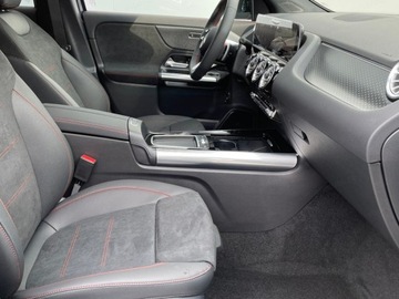 Mercedes GLA II Off-roader Facelifting 2.0 200d 150KM 2025 MERCEDES-BENZ GLA 200 d AMG Line Suv 2.0 (150KM) 2025, zdjęcie 6