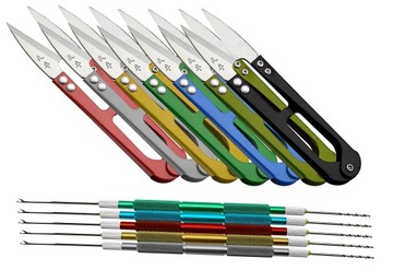 Набор инструментов для ловли карпа: шарики-пеллеты, ножницы, дрель, иголка, шило.