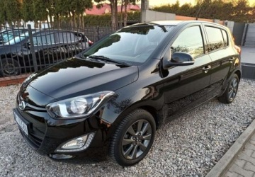Hyundai i20 I Hatchback 5d Facelifting 1.4 CVVT 100KM 2014 Hyundai i20 2014 1.4 Benzyna 100KM Automatyczna skrzynia biegów, zdjęcie 1