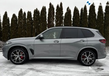 BMW X5 G05 SUV Facelifting 3.0 30d 298KM 2025 BMW X5 Autoryzowany dealer BMW Bonkowscy oferuje samochod: 3.0 Diesel, zdjęcie 1