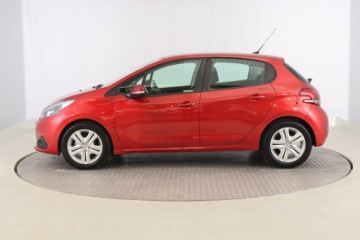 Peugeot 208 I Hatchback 5d Facelifting 1.2 PureTech 82KM 2018 Peugeot 208 1.2 PureTech, Klima, Tempomat, zdjęcie 2