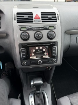 Volkswagen Touran I 1.9 TDI 105KM 2010 Volkswagen Touran 1,9 tdi autamat DSG ładny, zdjęcie 10