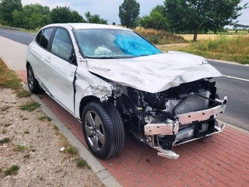 BMW Seria 1 F40 2020 BMW Seria 1 118i 2020 Pali jezdzi 1.5 Benzyna 140KM, zdjęcie 3