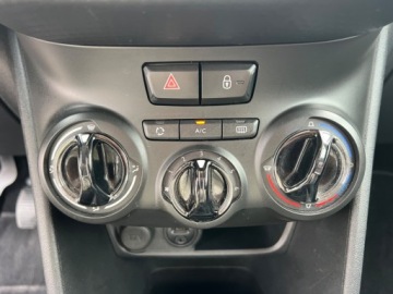 Peugeot 2008 I SUV Facelifting 1.2 PureTech 130KM 2017 Peugeot 2008 Style Nawigacja Klimatyzacja Parktronic El.szyby El.Lusterka, zdjęcie 9