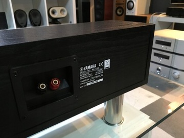 Центральная колонка Yamaha NS-C55 60W, черная.