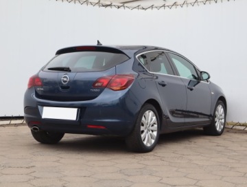 Opel Astra J Hatchback 5d 1.6 Turbo ECOTEC 180KM 2011 Opel Astra 1.6 T, Navi, Xenon, Klima, Klimatronic, zdjęcie 4