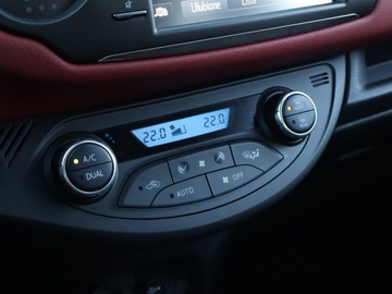 Toyota Yaris III Hatchback 5d Facelifting Hybrid 100KM 2017 Toyota Yaris 1.5 Hybrid, Salon Polska, zdjęcie 14