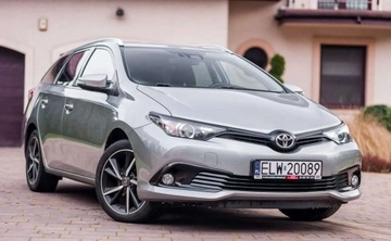 Toyota Auris II Touring Sports Facelifting 1.2 D-4T 116KM 2018 Toyota Auris Toyota Auris 1.2 Turbo Design Edition 1.2 Benzyna 116KM, zdjęcie 3