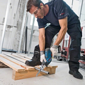 Аккумуляторная сабельная пила BOSCH GSA 18 V-Li C + кейс для переноски