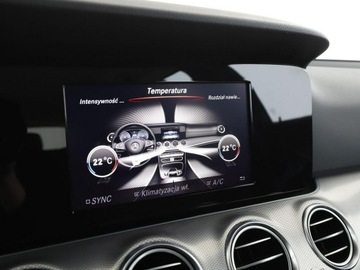 Mercedes Klasa E W213 Kombi 2.0 220d 194KM 2017 Mercedes E 220 Historia serwisowa ASO Automat Navi, zdjęcie 26